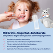 Mädchen der die Zähne geputzt werden, blauer Balken mit Text und illustriertem Nilpferd