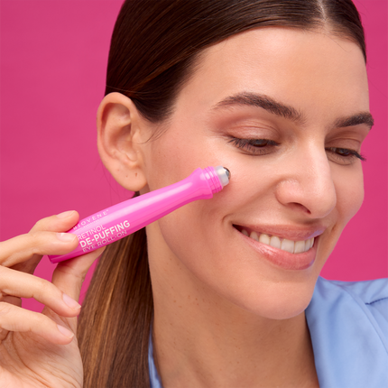 Frau mit Biovène DE-PUFFING vor pinkem Grund
