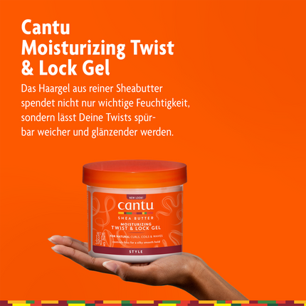 Cantu Moisturizing Twist & Lock auf Hand und Schrift vor orangefarbenen Hintergrund