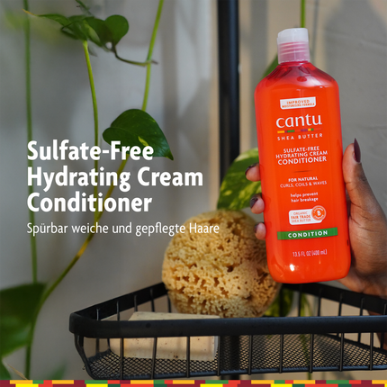 Cantu Sulfate Free Hydrating Cream Conditioner im Badezimmer und Schrift