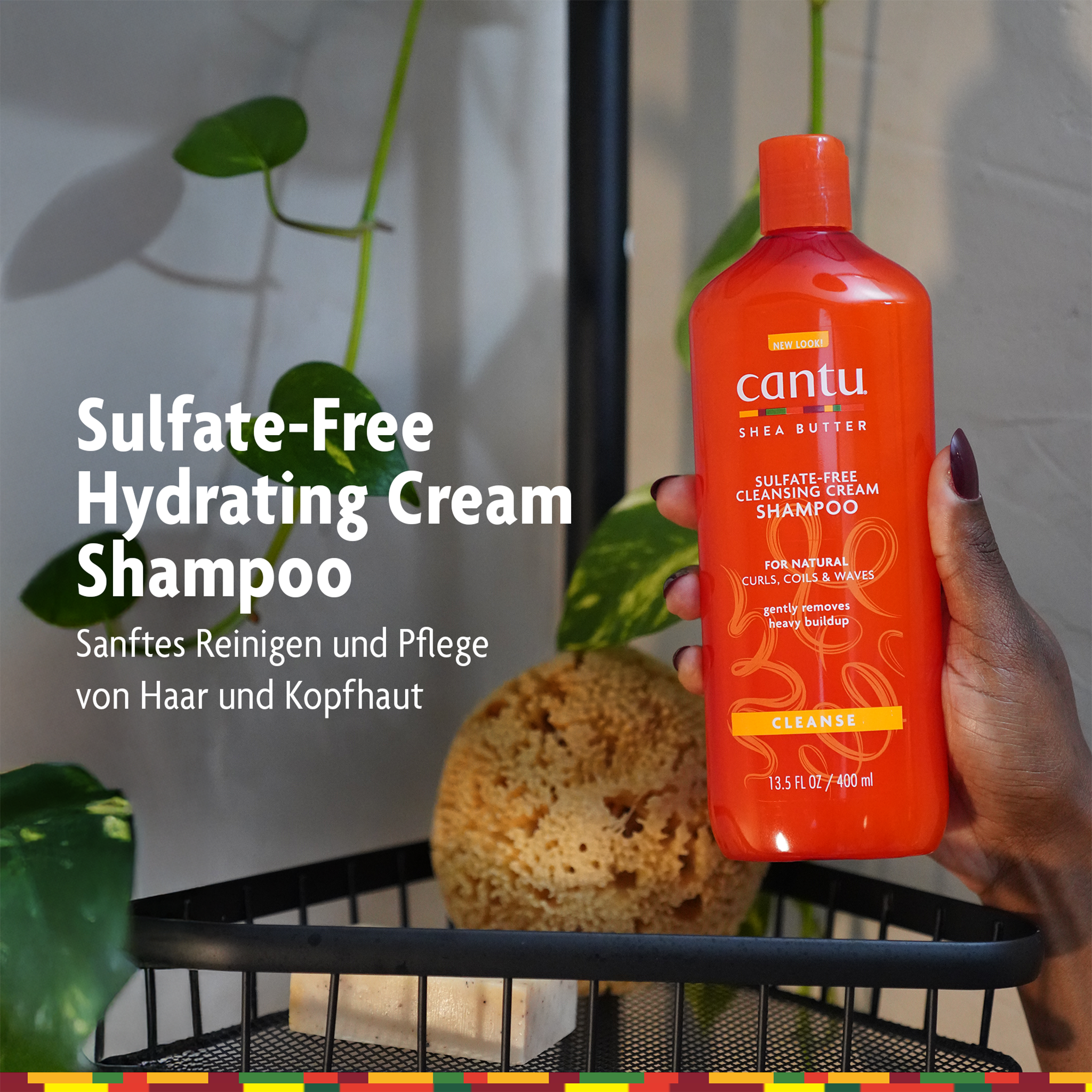 Cantu Sulfate Free Hydrating Cream Conditioner im Badezimmer und Schrift