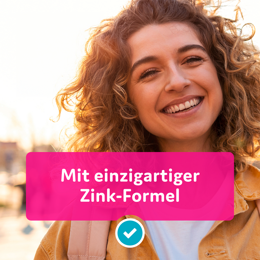 Lächelnde Frau und Balken mit Schrift