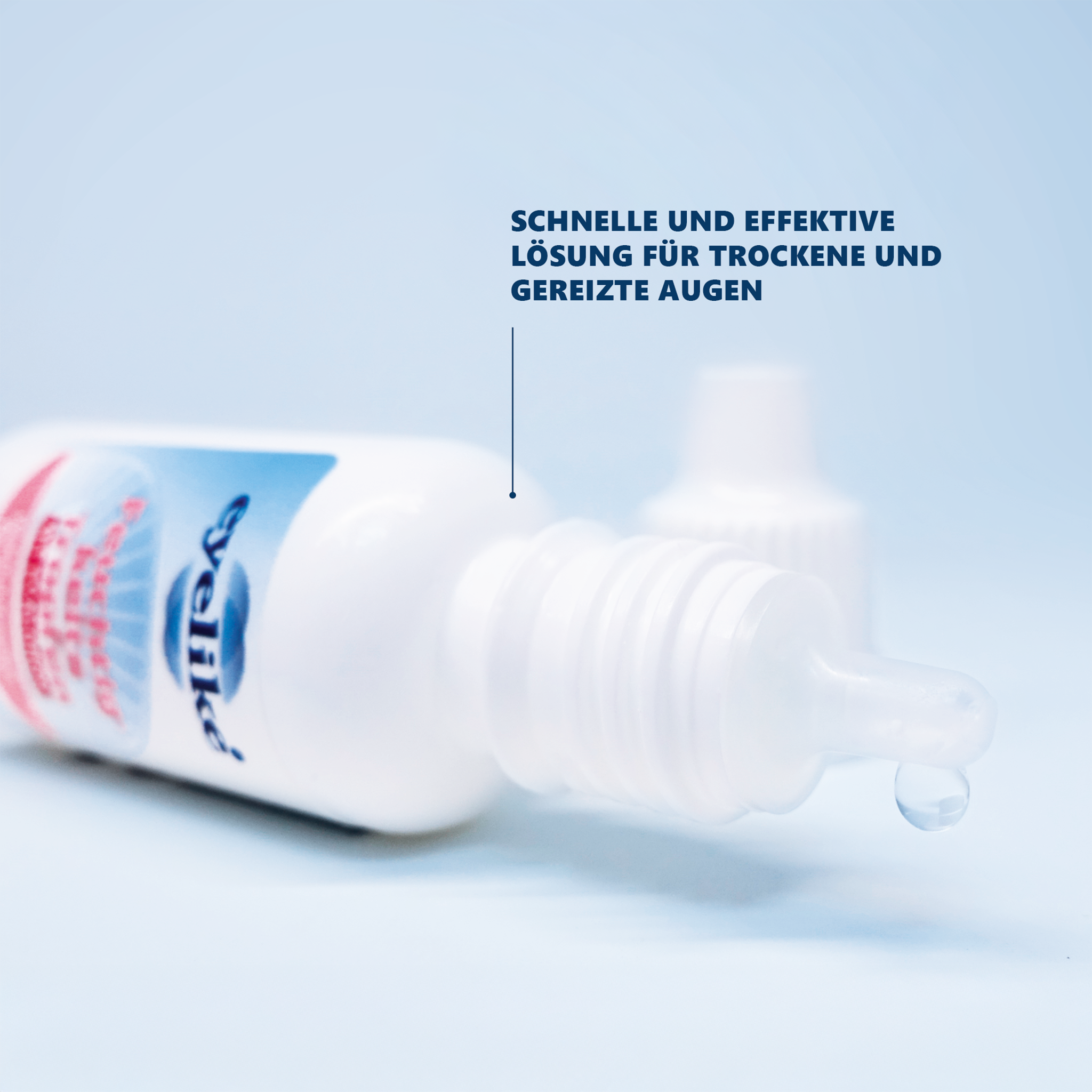 geöffnete liegende eyelike Feuchtigkeitstropfen - 15 ml Flasche auf blauem Grund mit Icon und Schrift