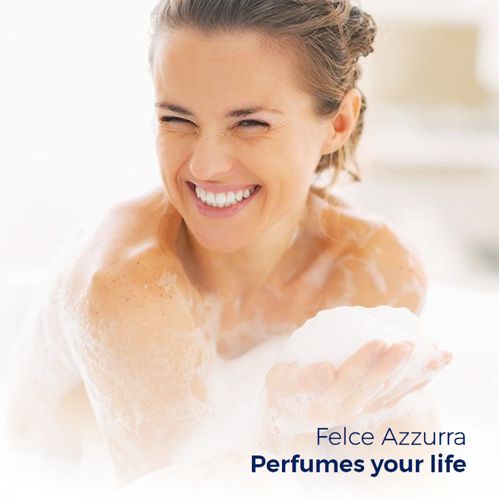 Frau im Schaumbad und Schrift