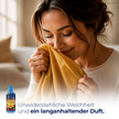 Frau riecht an Kleidungsstück, Azzurra Weichspüler Argan and Vanilla und Schrift auf weißem Verlauf unten