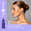 Frau mit zusammengebundenen Haaren, lilafarbener Balken links und unten mit Schrift, Produkt und Illustration drauf