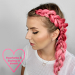 Frau mit I Heart Revolution Rainbow Tones Pink in den Haaren und Herz mit Schrift