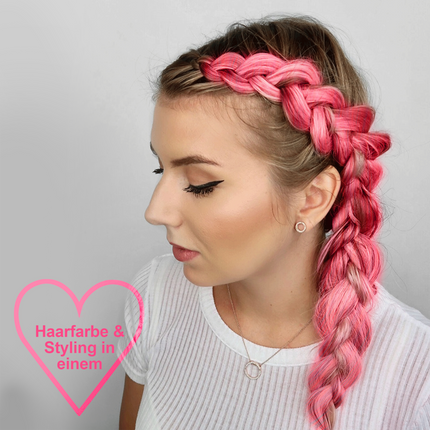 Frau mit I Heart Revolution Rainbow Tones Pink in den Haaren und Herz mit Schrift