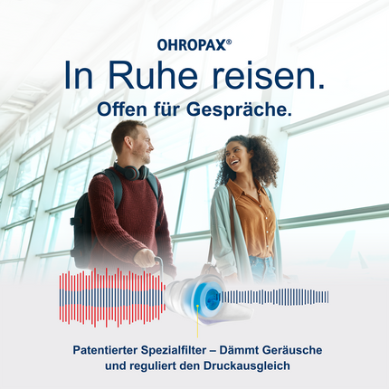 Frau und Mann am Flughafen und Schallwellen die durch OHROPAX Travel Ohrstöpsel gehen sowie Schrift