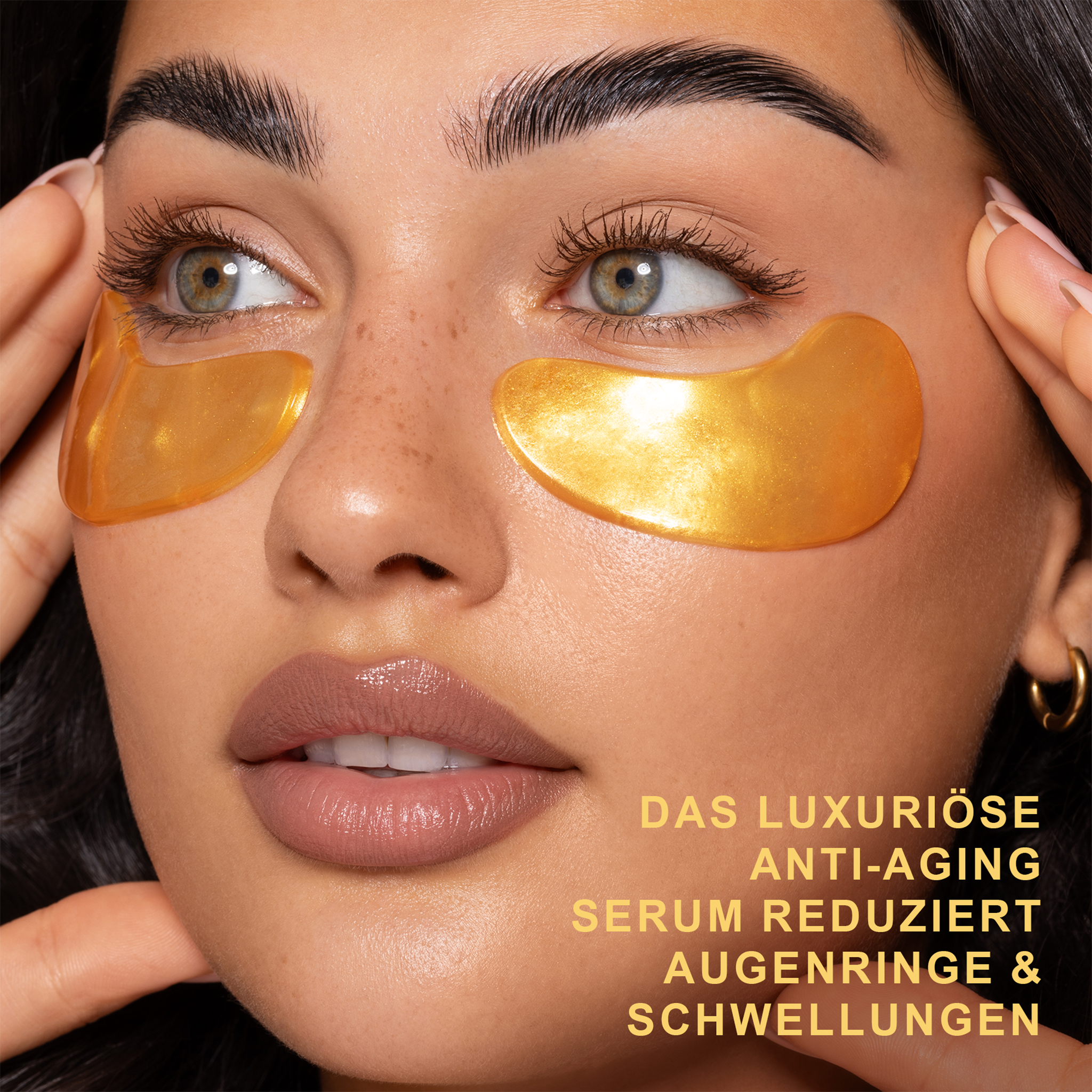 Frau mit YEAUTY Eye Pad Mask Beauty Boost unter den Augen und Schrift