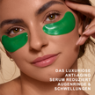 Frau mit  YEAUTY Eye Pad Mask Cucumber Cooler unter den Augen und Text