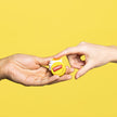 Carmex Classic Tiegel Männer und Frauen Hand