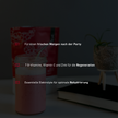 Glas und Vit2go Drink Recovery Standbodenbeutel stark abgedunkelt und Schrift im Vordergrund