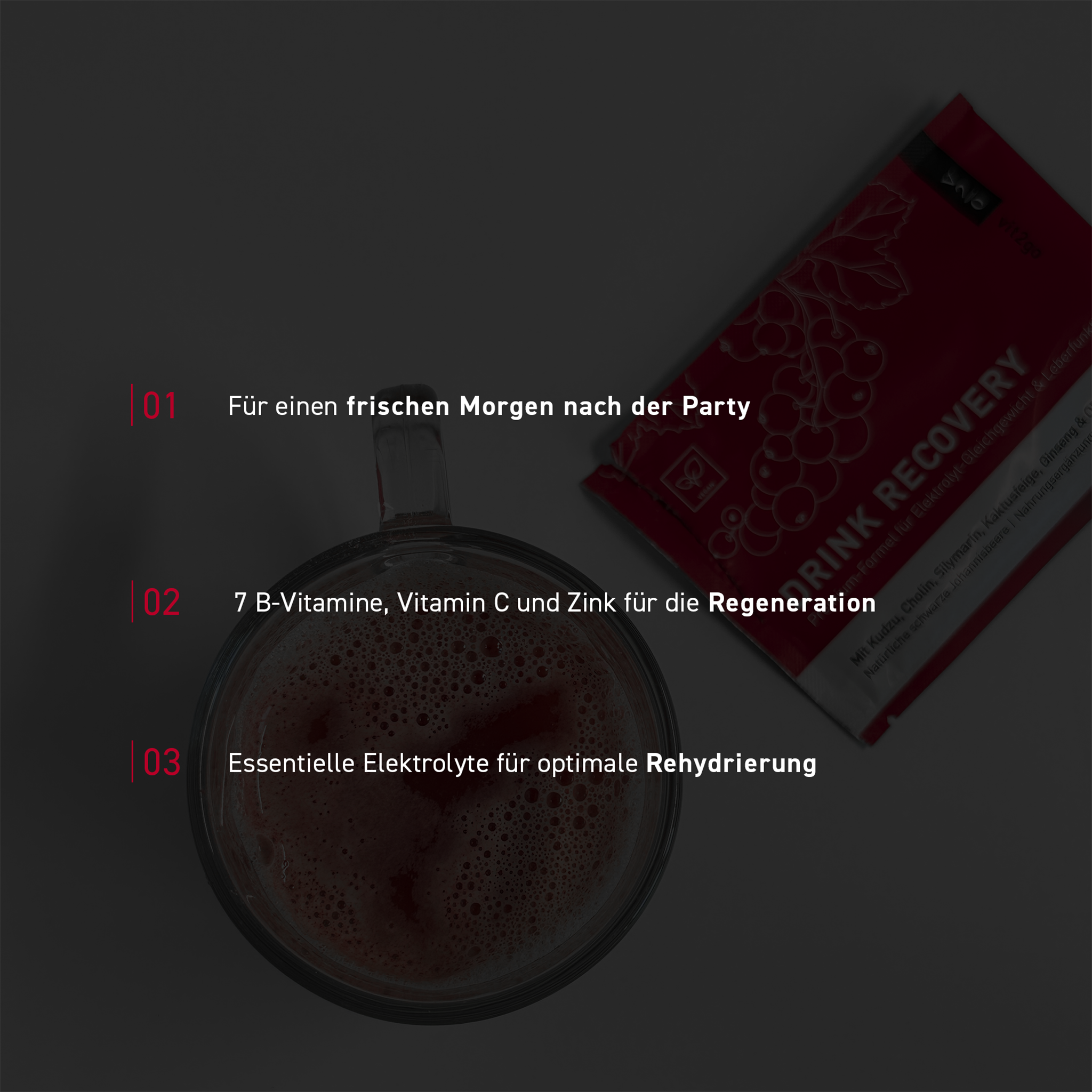 Glas und Vit2go Drink Recovery Sachet von oben stark abgedunkelt und Schrift im Vordergrund