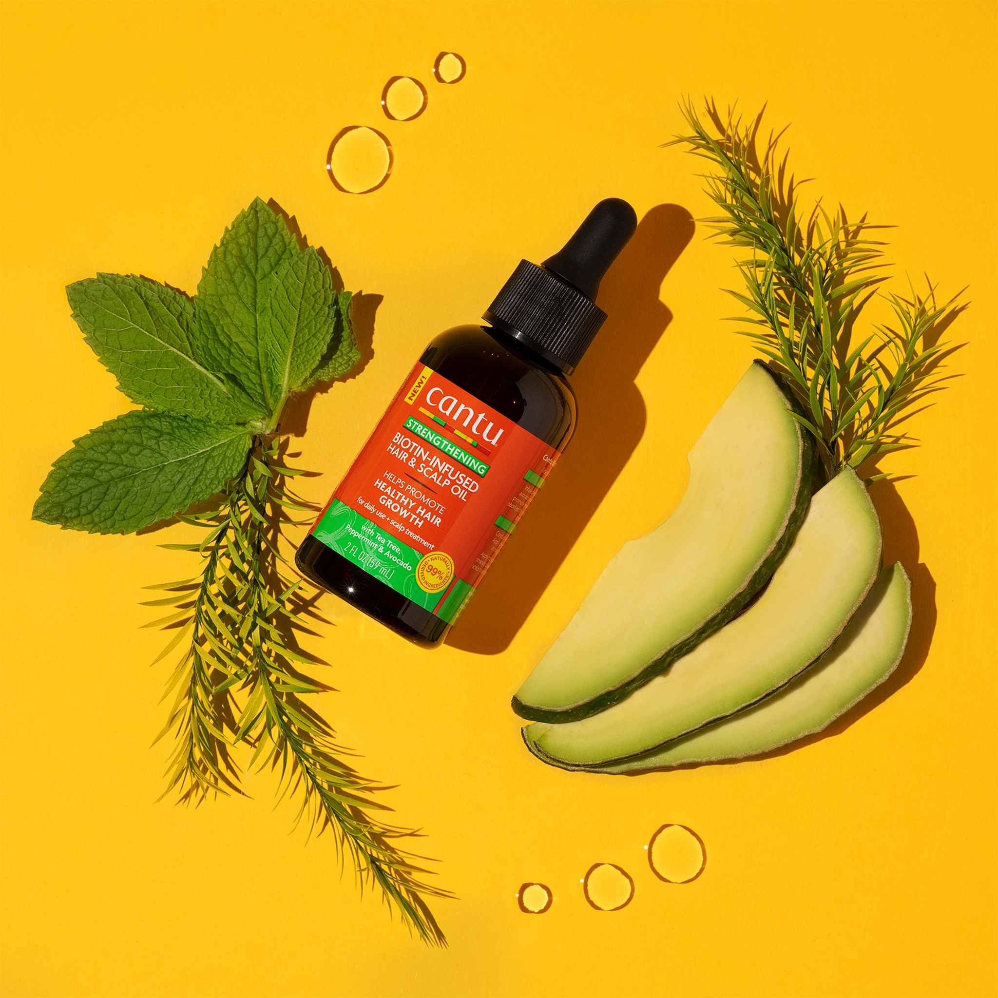 Cantu Scalp & Hair Oil, Kräuter und Avocado auf gelbem Hintergrund