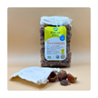 Planet Pure Bio Waschnuss in der Verpackung und einzeln liegend vor beigem Hintergrund in weißem Säckchen