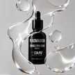 PLASMABION Double Hyaluron Serum - 30ml vor grauem Hintergrund hinter fluidem Serum