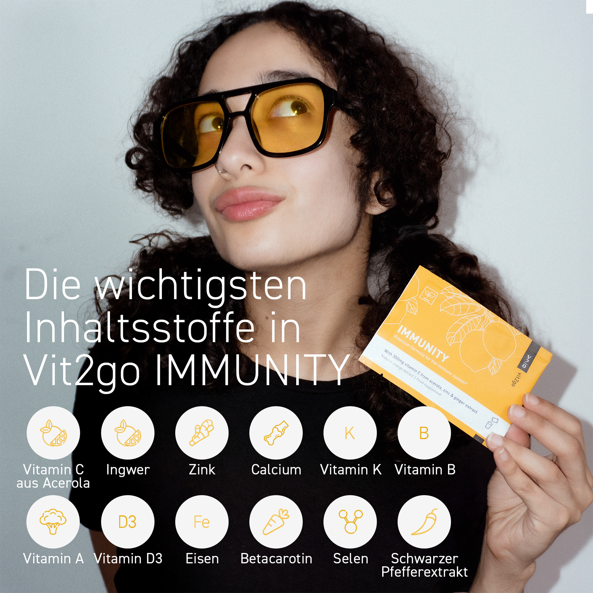 Frau mit Vit2go Immunity Sachet, Schrift im Vordergrund und Icons in weißen Kreisen