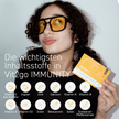 Frau mit Vit2go Immunity Sachet, Schrift im Vordergrund und Icons in weißen Kreisen