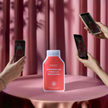 YEAUTY Tuchmaske Watermelon Hibiskus Bakuchiol auf Tisch wird fotografiert mit Handys
