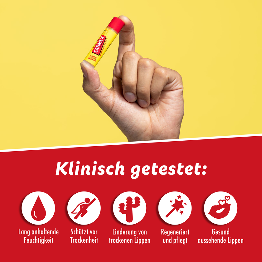 Siegel von Carmex Classic Stick auf rotem Grund und Hand die Carmex Classic Stick hochhält