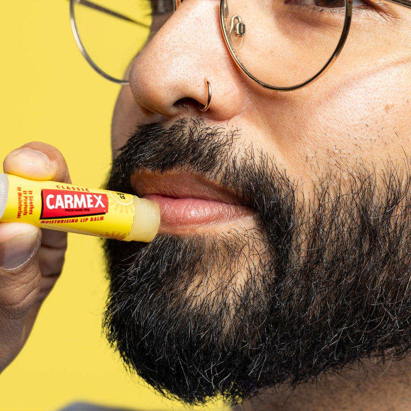 Carmex Classic Stick -  Anwendung Mann
